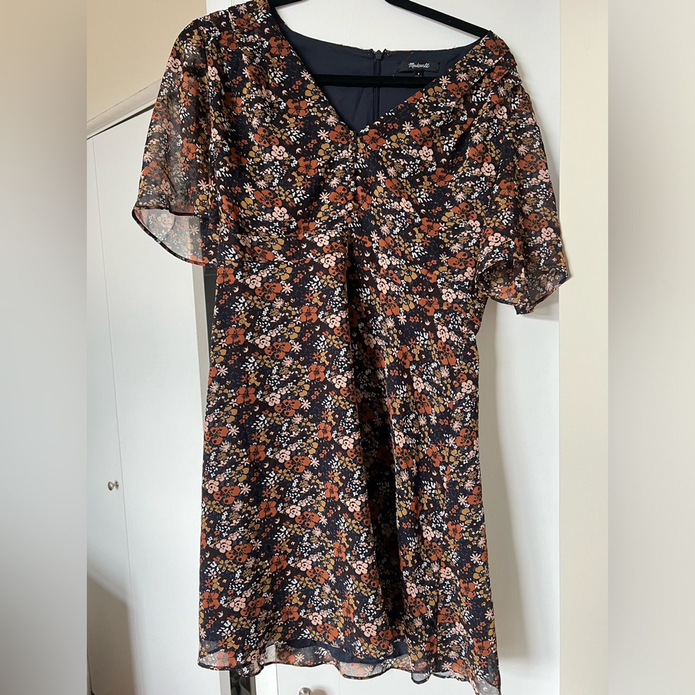 Madewell short sleeve floral dress. Good condition. Size 8.